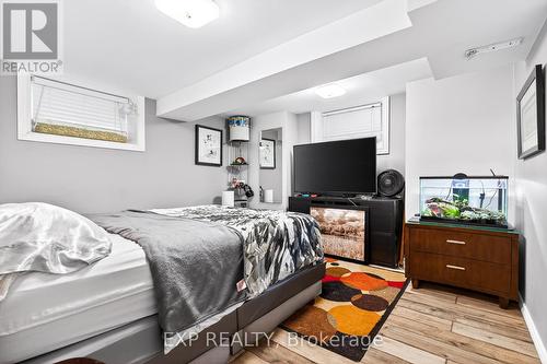 316 North Shore Boulevard W, Burlington, ON - Indoor Photo Showing Bedroom