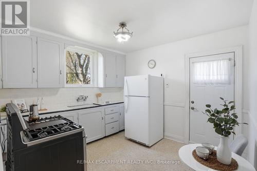 123 Longwood Road N, Hamilton, ON - Indoor Photo Showing Kitchen