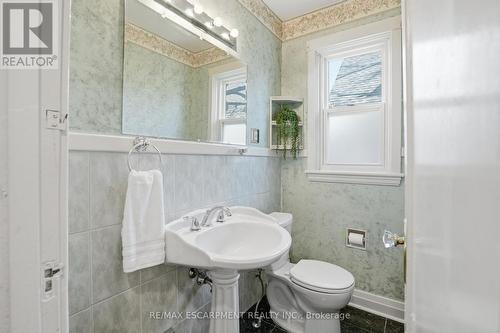 123 Longwood Road N, Hamilton, ON - Indoor Photo Showing Bathroom