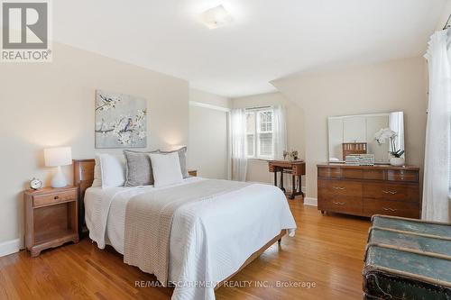 123 Longwood Road N, Hamilton, ON - Indoor Photo Showing Bedroom