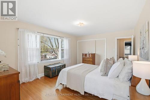 123 Longwood Road N, Hamilton, ON - Indoor Photo Showing Bedroom