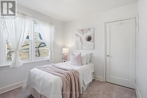 123 Longwood Road N, Hamilton, ON - Indoor Photo Showing Bedroom