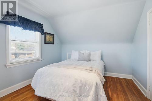 123 Longwood Road N, Hamilton, ON - Indoor Photo Showing Bedroom