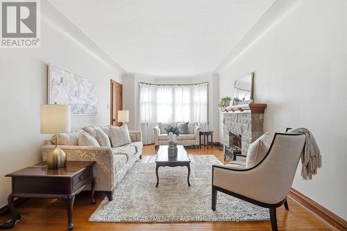 123 Longwood Road N, Hamilton, ON - Indoor Photo Showing Living Room