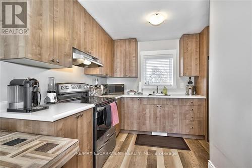 144 Ottawa Street S, Hamilton, ON - Indoor Photo Showing Kitchen