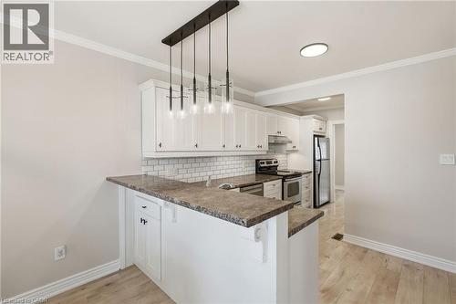 Breakfast counter - 78 Glendale Avenue N, Hamilton, ON - Indoor Photo Showing Kitchen