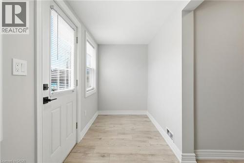 Bonus sunroom/mud room - 78 Glendale Avenue N, Hamilton, ON - Indoor Photo Showing Other Room