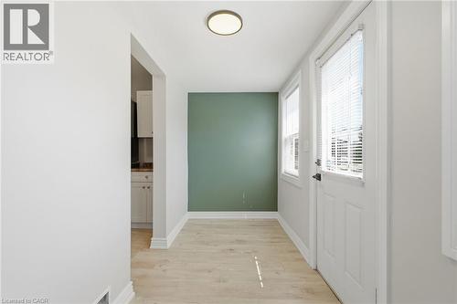 Sunroom room with access to yard - 78 Glendale Avenue N, Hamilton, ON - Indoor Photo Showing Other Room