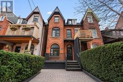 382 RUSHOLME ROAD Toronto, ON M6H 2Z5