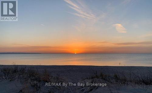 762 EASTDALE DRIVE  Wasaga Beach, ON L9Z 2R2