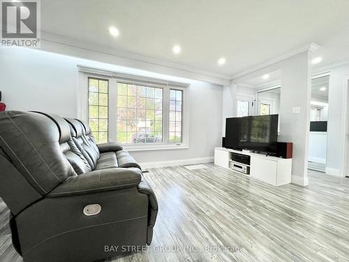 93 Parkway Avenue, Markham, ON - Indoor Photo Showing Living Room