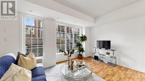 830 - 5 Everson Drive, Toronto, ON - Indoor Photo Showing Living Room