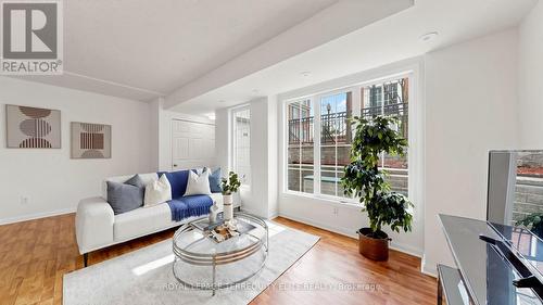 830 - 5 Everson Drive, Toronto, ON - Indoor Photo Showing Living Room