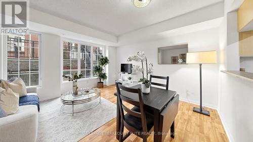 830 - 5 Everson Drive, Toronto, ON - Indoor Photo Showing Living Room