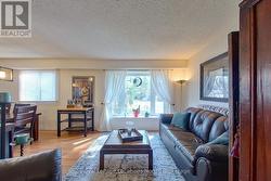 Bright living room, bay window and laminate floors - 