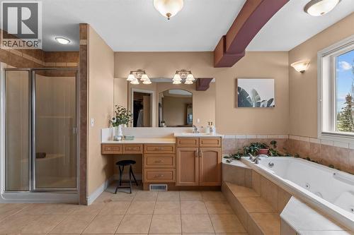 140 Simcoe Close Sw, Calgary, AB 