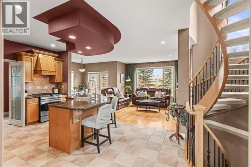 140 Simcoe Close Sw, Calgary, AB 