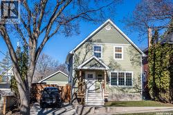 832 Algoma AVENUE Moose Jaw, SK S6H 3Z3