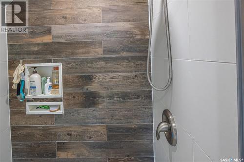 832 Algoma Avenue, Moose Jaw, SK - Indoor Photo Showing Bathroom