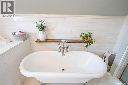 832 Algoma Avenue, Moose Jaw, SK - Indoor Photo Showing Bathroom