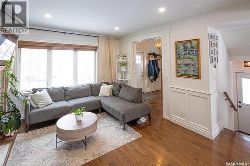 832 Algoma Avenue, Moose Jaw, SK - Indoor Photo Showing Living Room