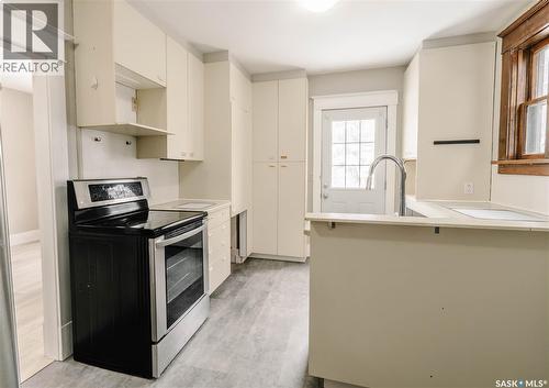 1328 D Avenue N, Saskatoon, SK - Indoor Photo Showing Kitchen