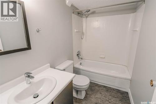 1328 D Avenue N, Saskatoon, SK - Indoor Photo Showing Bathroom