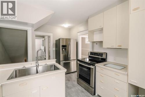 1328 D Avenue N, Saskatoon, SK - Indoor Photo Showing Kitchen With Double Sink
