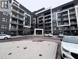 128 GROVEWOOD Common Unit# 417 Oakville, ON L6H 0X3