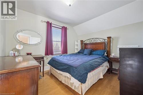 Bright room featuring wood-finish flooring, a window with blinds, and light-toned walls - 115 Allen Street E, Waterloo, ON - Indoor Photo Showing Bedroom