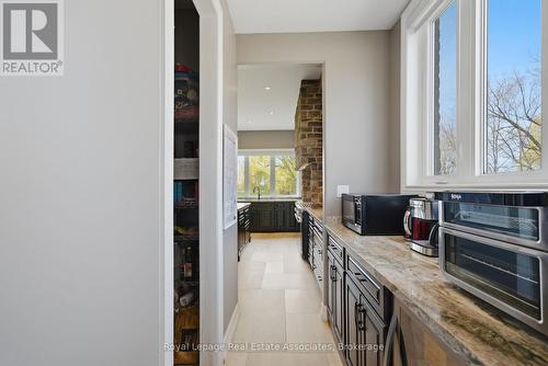 43 Third Road E, Hamilton, ON - Indoor Photo Showing Kitchen