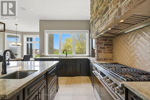 43 Third Road E, Hamilton, ON - Indoor Photo Showing Kitchen With Upgraded Kitchen