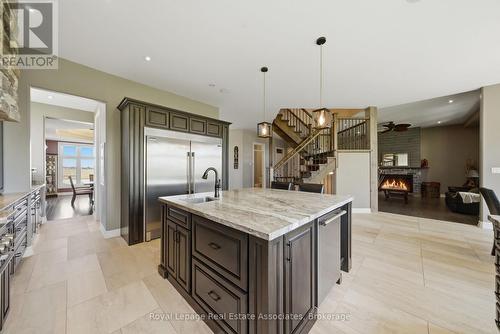 43 Third Road E, Hamilton, ON - Indoor Photo Showing Kitchen