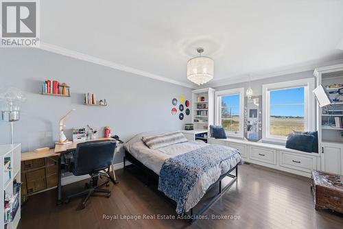 43 Third Road E, Hamilton, ON - Indoor Photo Showing Bedroom