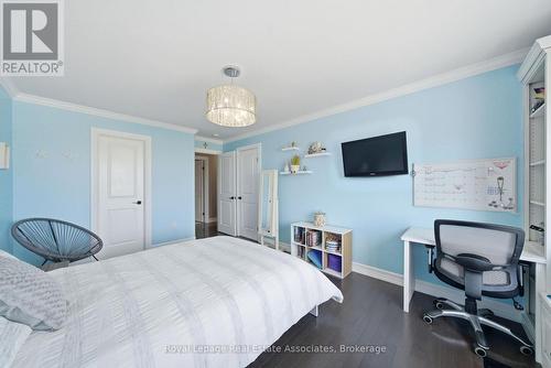 43 Third Road E, Hamilton, ON - Indoor Photo Showing Bedroom