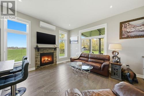 43 Third Road E, Hamilton, ON - Indoor Photo Showing Living Room With Fireplace