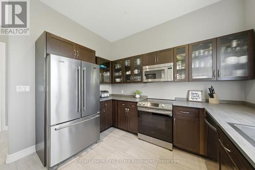 43 Third Road E, Hamilton, ON - Indoor Photo Showing Kitchen