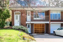 44 HARRINGTON CRESCENT  Toronto, ON M2M 2Y5