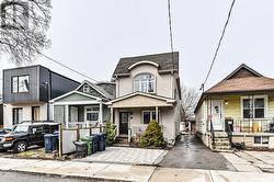 838 SAMMON AVENUE Toronto, ON M4C 2E8