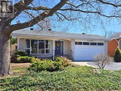 665 GOLDEN AVENUE  Ottawa, ON K2A 2G3