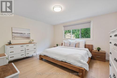 665 Golden Avenue, Ottawa, ON - Indoor Photo Showing Bedroom