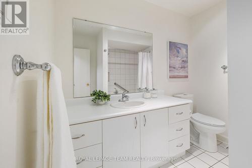 665 Golden Avenue, Ottawa, ON - Indoor Photo Showing Bathroom