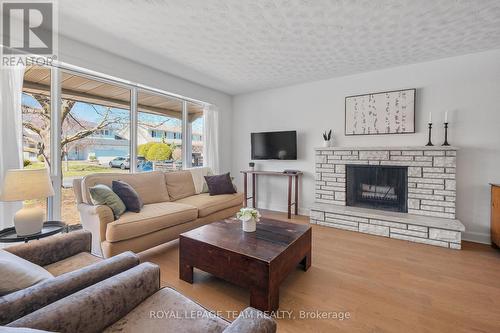 665 Golden Avenue, Ottawa, ON - Indoor Photo Showing Living Room With Fireplace