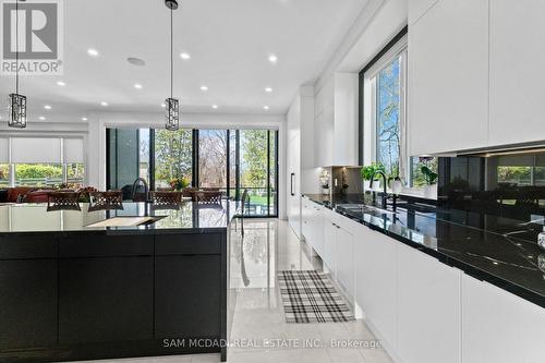 107 Vista Boulevard, Mississauga, ON - Indoor Photo Showing Kitchen With Upgraded Kitchen