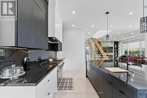 107 Vista Boulevard, Mississauga, ON - Indoor Photo Showing Kitchen With Upgraded Kitchen