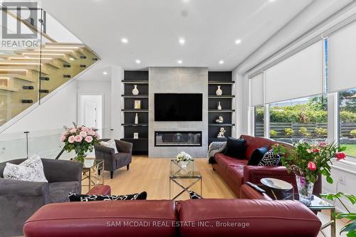 107 Vista Boulevard, Mississauga, ON - Indoor Photo Showing Living Room With Fireplace
