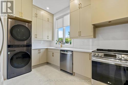 107 Vista Boulevard, Mississauga, ON - Indoor Photo Showing Laundry Room
