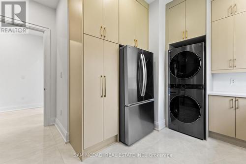 107 Vista Boulevard, Mississauga, ON - Indoor Photo Showing Laundry Room