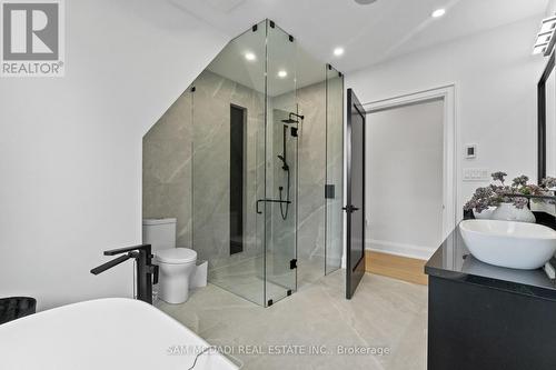 107 Vista Boulevard, Mississauga, ON - Indoor Photo Showing Bathroom