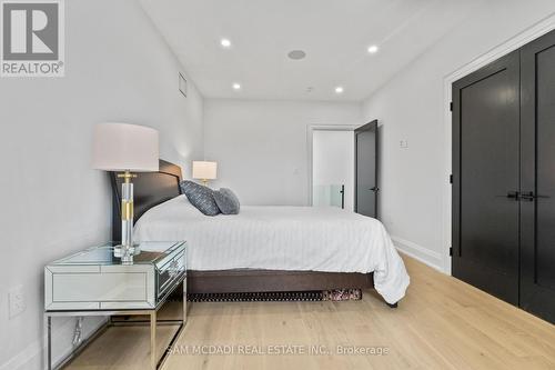 107 Vista Boulevard, Mississauga, ON - Indoor Photo Showing Bedroom